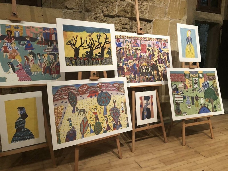 Τα 83 επαναπατρισθέντα έργα, πρόκειται για ζωγραφικά έργα που δημιούργησαν παιδιά Δημοτικών Σχολείων από όλες τις επαρχίες της  Κύπρου, κατά τις δεκαετίες 1950-1960.  