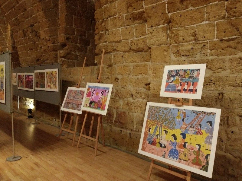 Τα 83 επαναπατρισθέντα έργα, στάλθηκαν στο Πανεπιστήμιο του Μάντισον στο Ουισκόνσιν της Αμερικής, το 1060-61 στα πλαίσια διαγωνισμού ή έκθεσης παιδικής τέχνης που οργανώθηκε εκεί.  