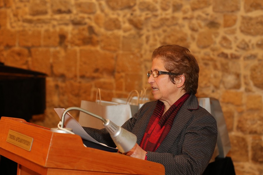 Κατά τη τελετή των εγκαινίων απονεμήθηκε στην κ. Ζηνοβία Ζήνωνος – Σουρουλλά τιμητική πλακέτα για την πολύτιμή προσφορά στον επαναπατρισμό των 83 παιδικών έργων από τις ΗΠΑ. 