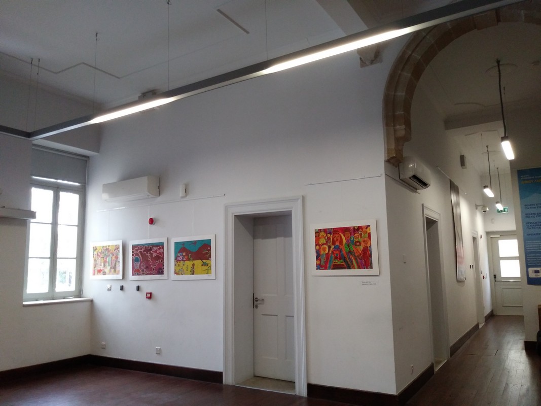 Τα 83 έργα εντοπίστηκαν από την καθηγήτρια τέχνης του Πανεπιστημίου Μάντισον, κ. Lynda Barry, και επέστρεψαν στην Κύπρο με τη μεσολάβηση της κ. Αιμιλίας Σουρουλλά και της μητέρας της.    