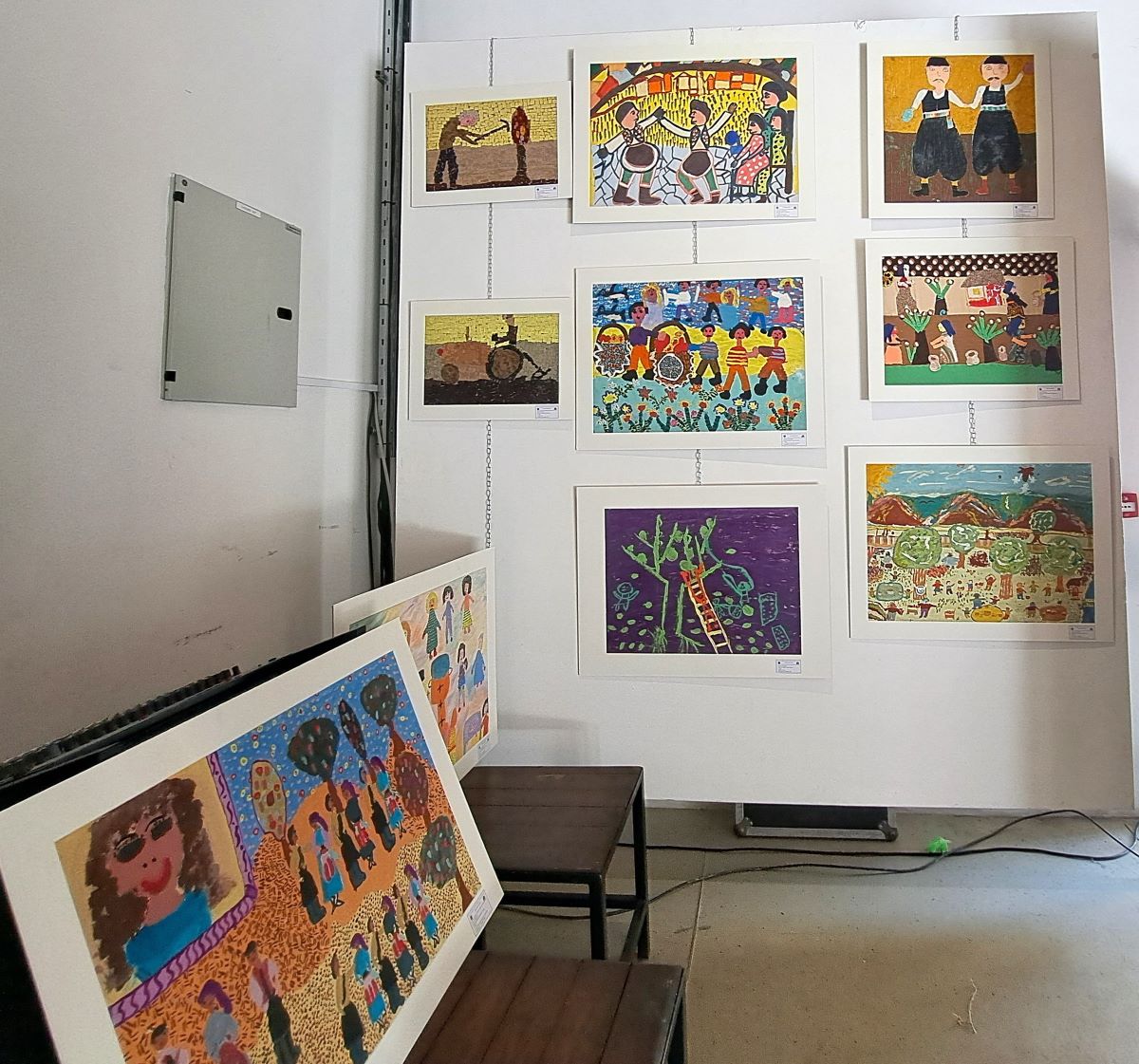 Εικαστική δράση με τον τίτλο «Αναπαριστώντας τον Κόσμο της Κύπρου σήμερα» – Τα παιδιά δημιουργούν με έμπνευση το έργο «Ο κόσμος της Κύπρου»  του Αδαμάντιου Διαμαντή - Πλατεία  παλιού λιμανιού, Λεμεσός - Τρίτη, 6 Μαΐου 2025